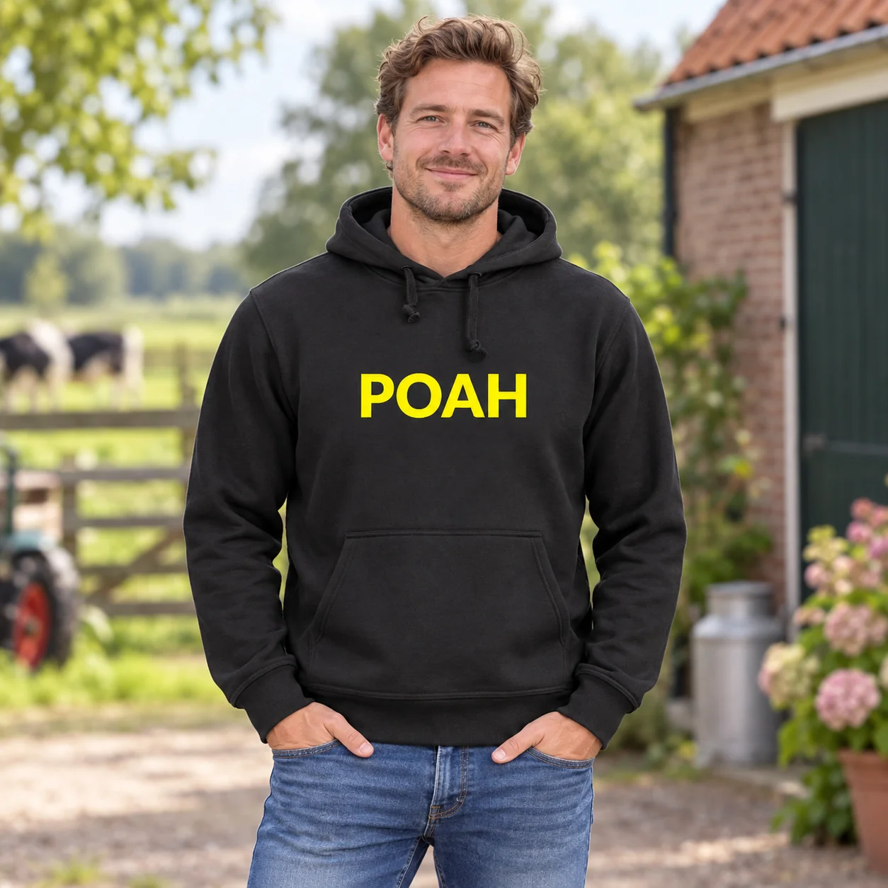 Hoodie POAH Zwart met gele tekst – sfeerbeeld