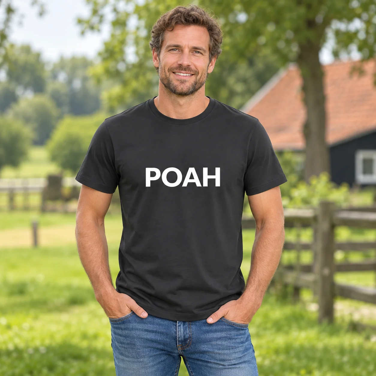 T-Shirt POAH Zwart met witte tekst – sfeerbeeld