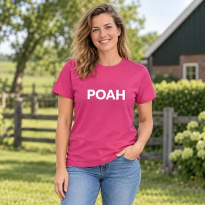 T-Shirt POAH Roze met witte tekst – sfeerbeeld