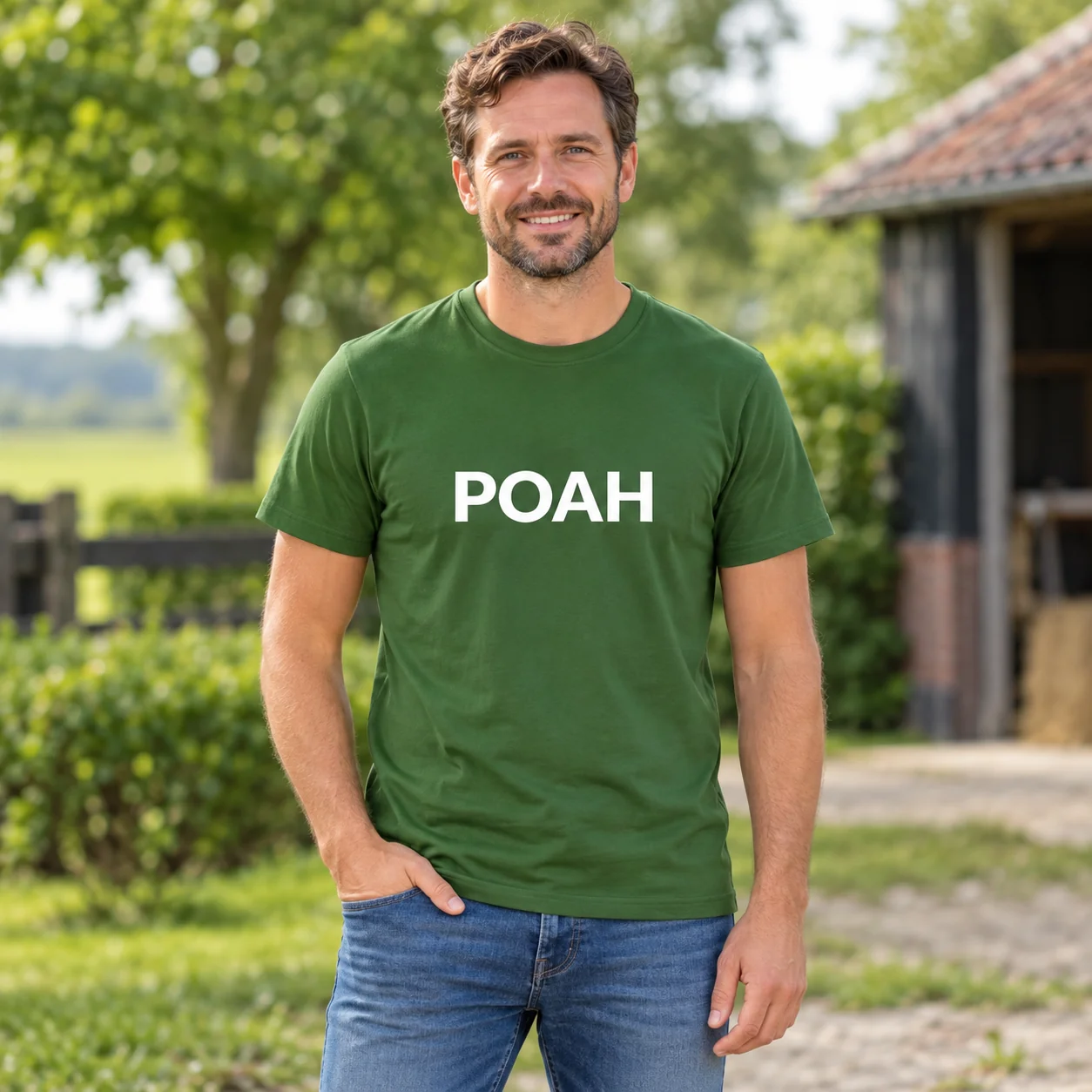 T-Shirt POAH Groen met witte tekst – sfeerbeeld