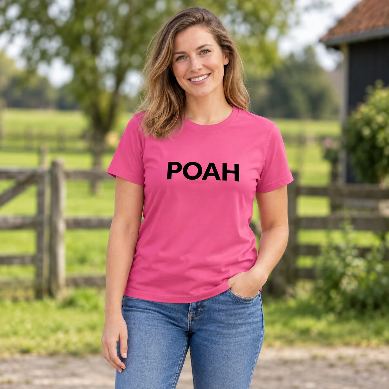 T-Shirt POAH Roze met zwarte tekst – sfeerbeeld