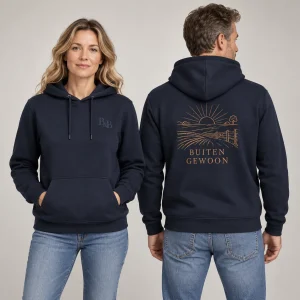 Hoodie Buiten Gewoon in navy – voor- en achterzijde op modellen