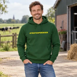 Hoodie #trotsopdeboer Groen met gele tekst – AI-sfeerbeeld